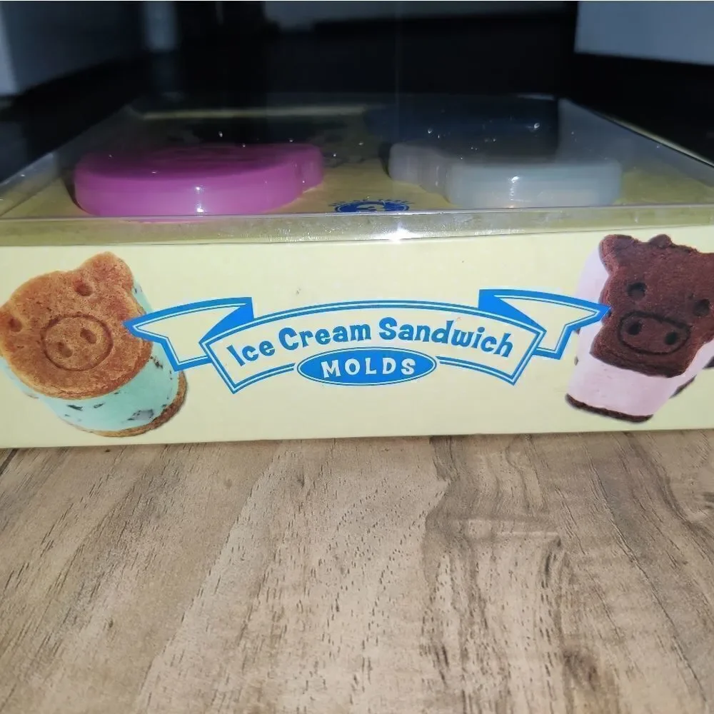 Williams-Sonoma 3 Pc Set (Cow- Star - Pig) Ice Cream Sandwich Freezer Molds